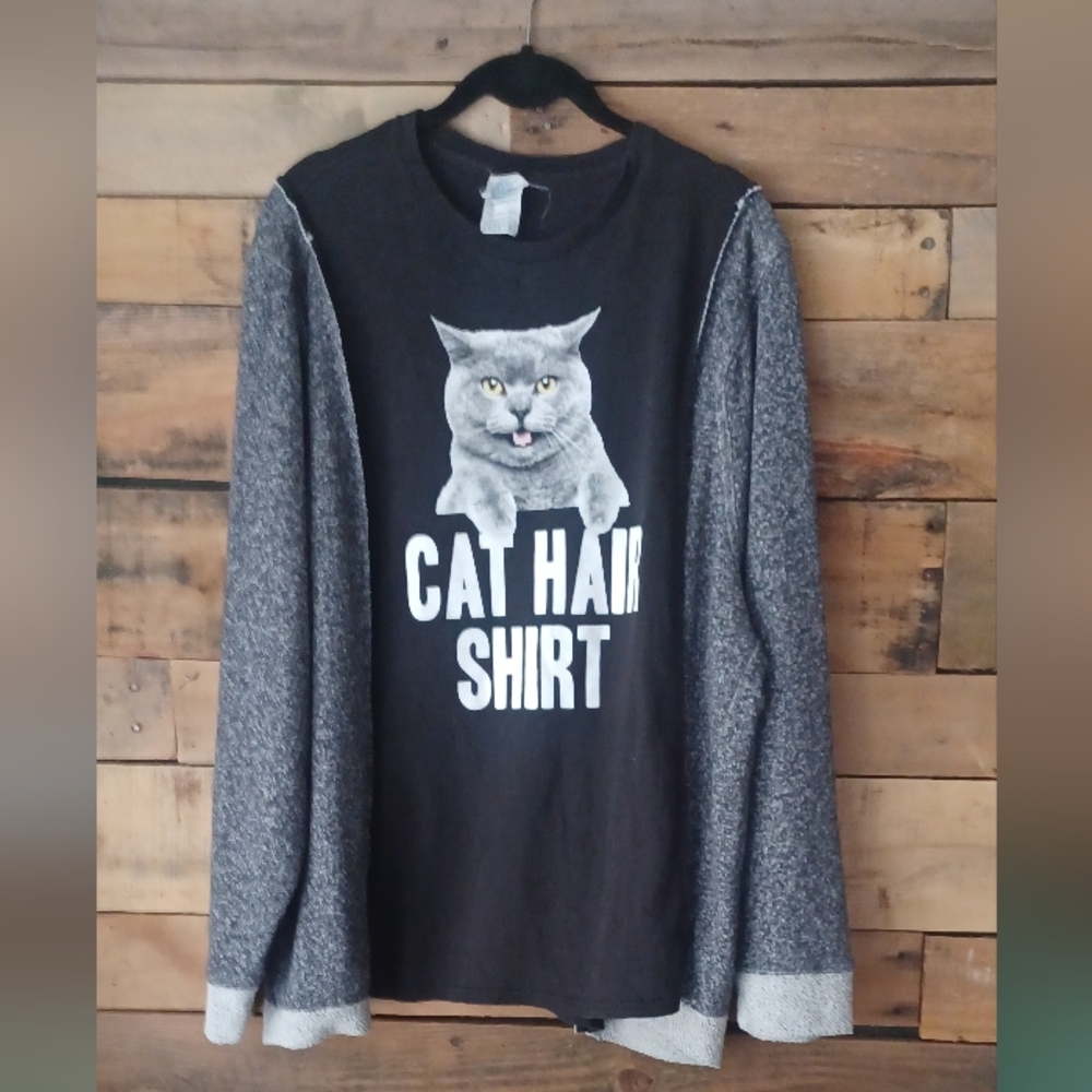 Upcycled Graphic T-shirt Cat Hair Shirt for Cat Lovers - Picture 4 of 9